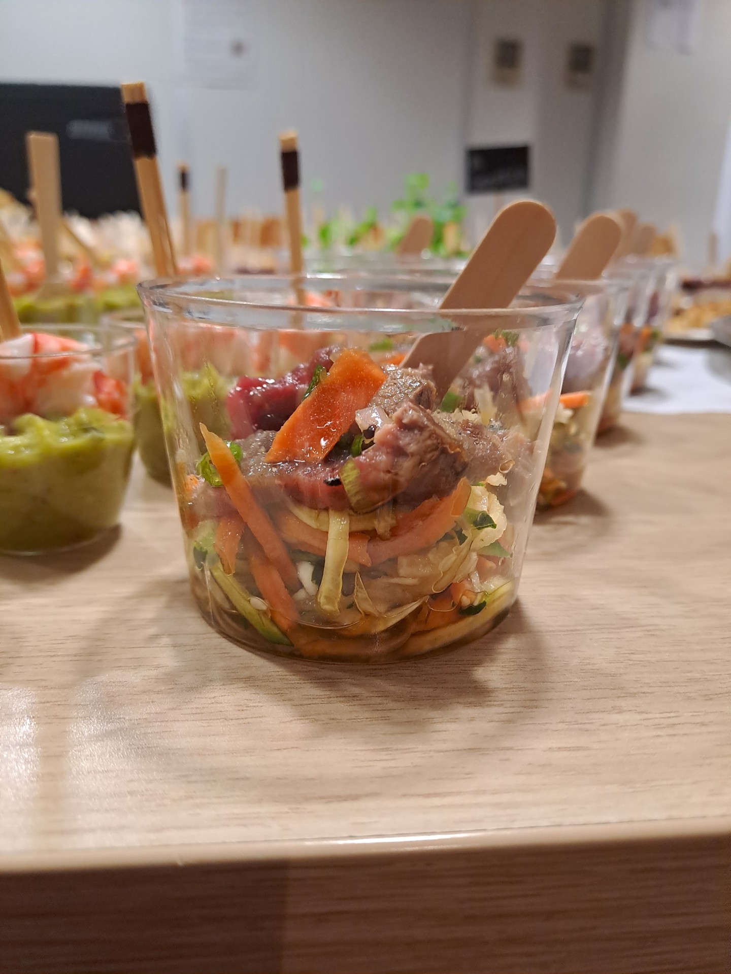 Tataki de boeuf & râpé de légumes aux graines de sésame