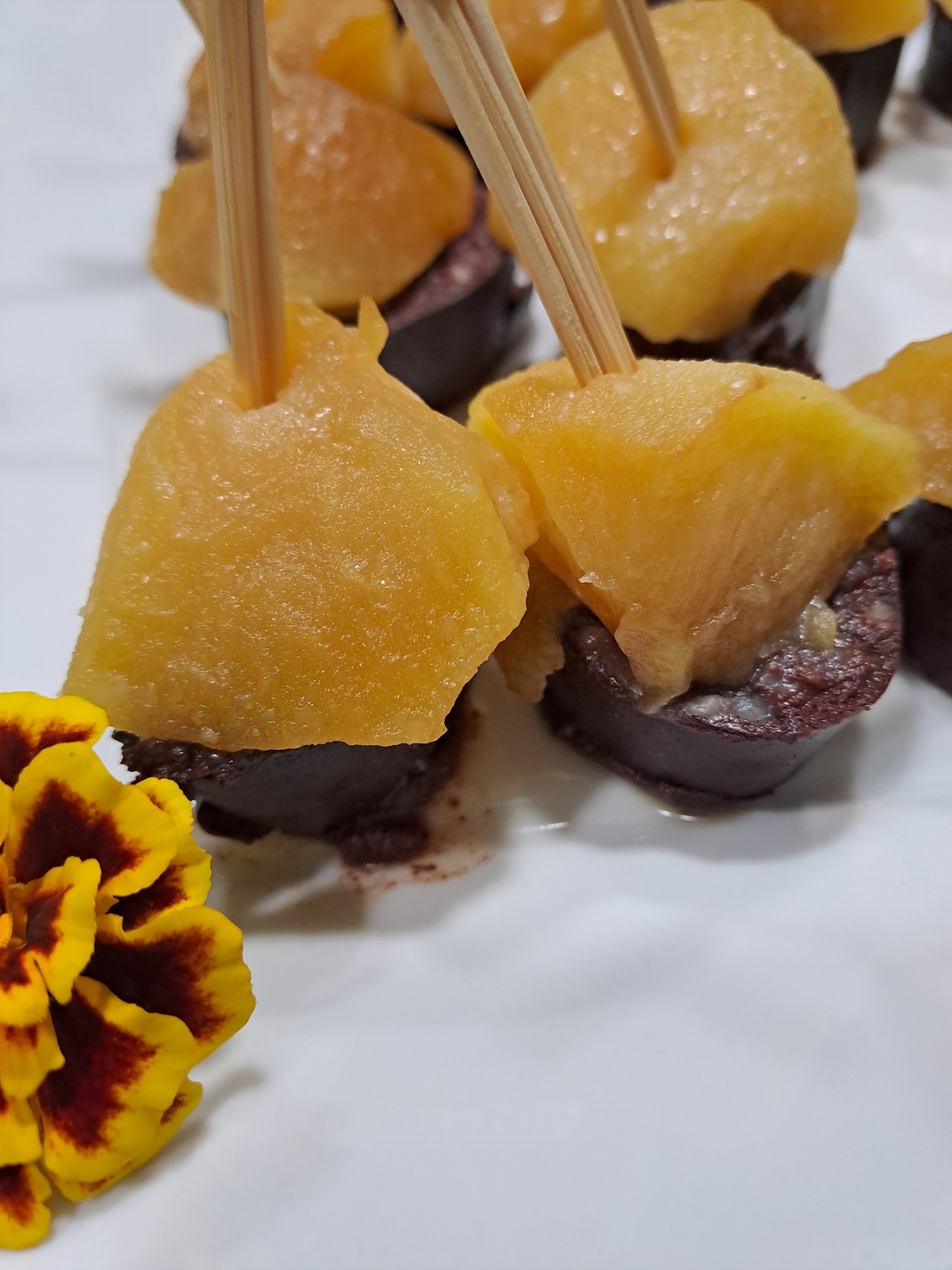Pics de boudin noir & pomme caramélisée
