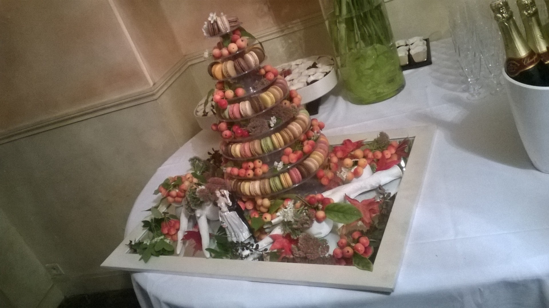 Pièce montée de macarons